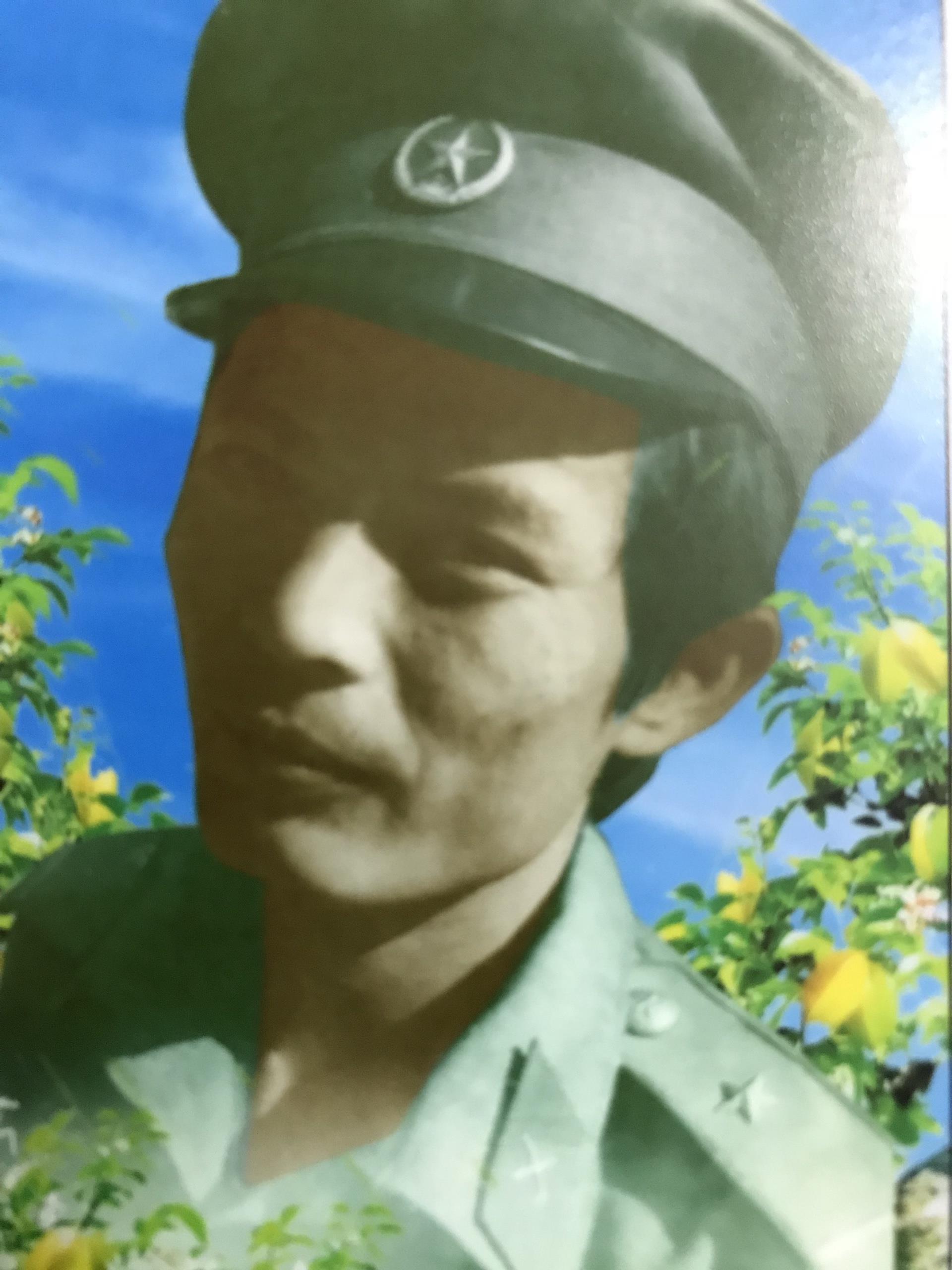 Có một ngòi bút góc cạnh